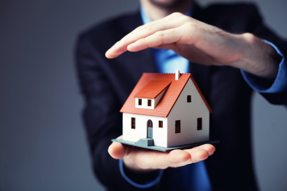 Sell safely and in a smart way. John Lawrence Oliver en Llubí
